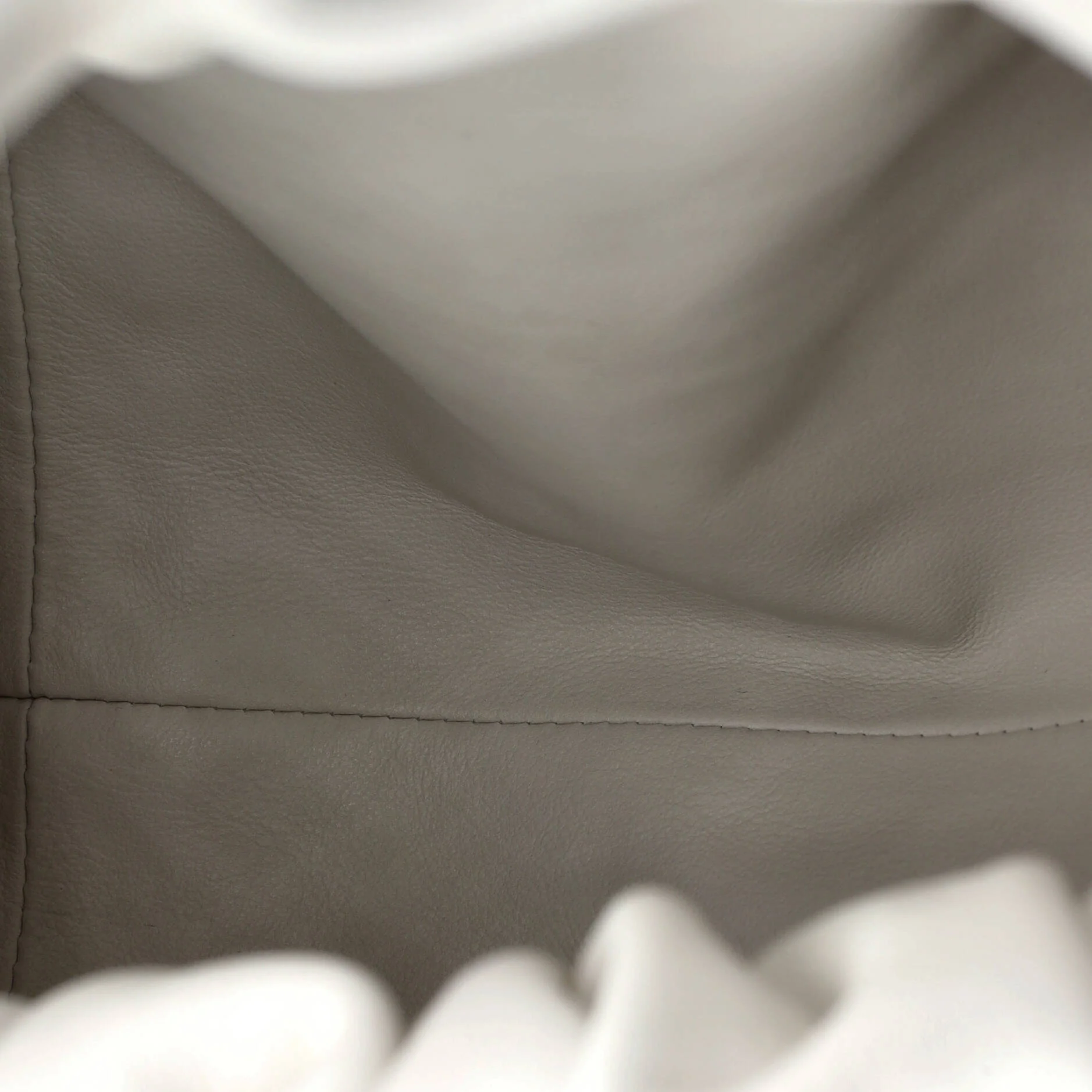 The Shoulder Pouch Leather Medium - Image 5