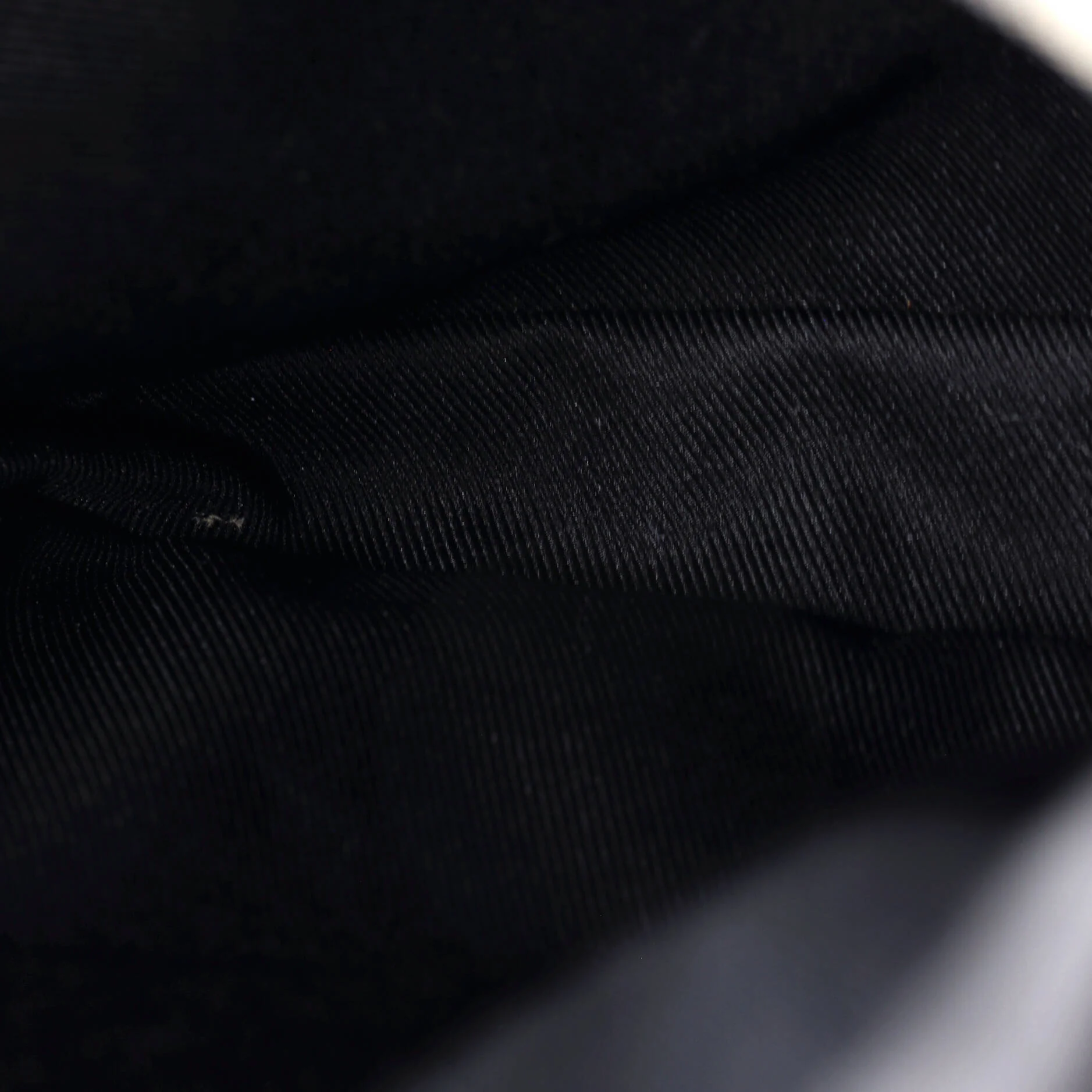 Avenue Sling Bag NM Taiga Leather - Image 5